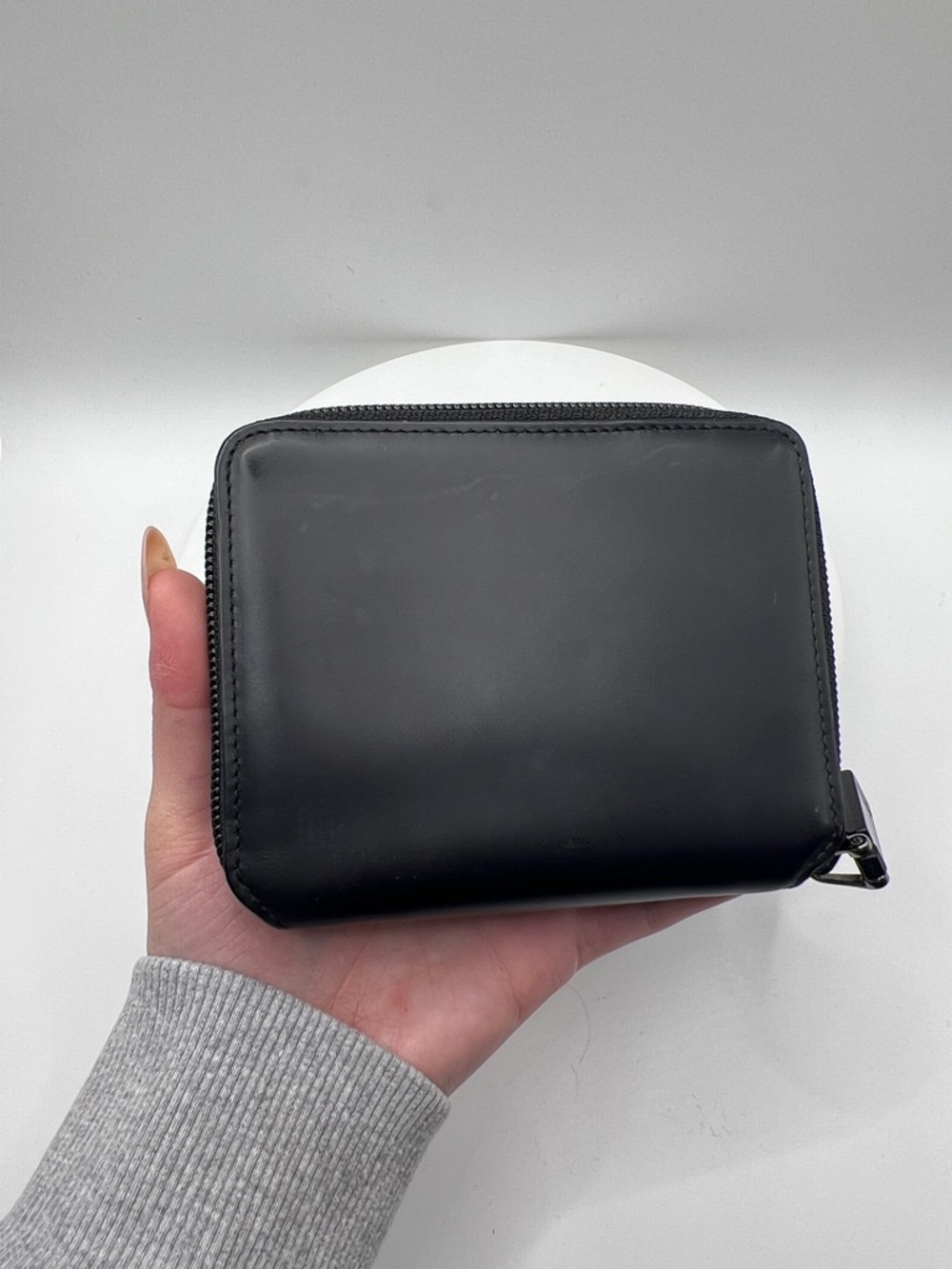 7050. Authentic Gucci Black Leather Zip Wallet with Glossy Logo. Made in Italy. - Picture 8 of 16